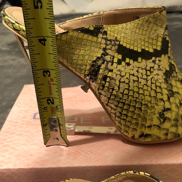 *Cape Robbin Boa Babe Lime Wedge Heels - Size 7.5 - Picture 7 of 8
